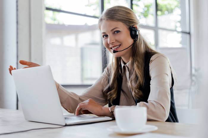 Automated Answering Service Vs. Virtual Assistant