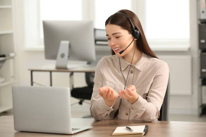 How Remote Live Answering Services Handle High Call Volumes